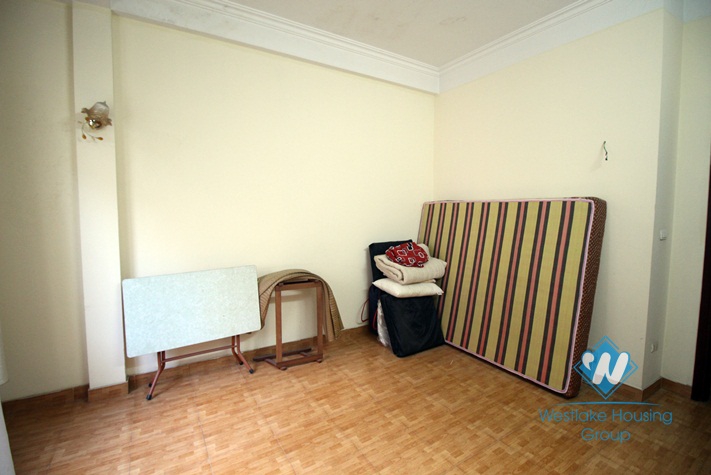 Cheap house for rent in Hoang Hoa Tham, Ba Dinh district, Ha Noi